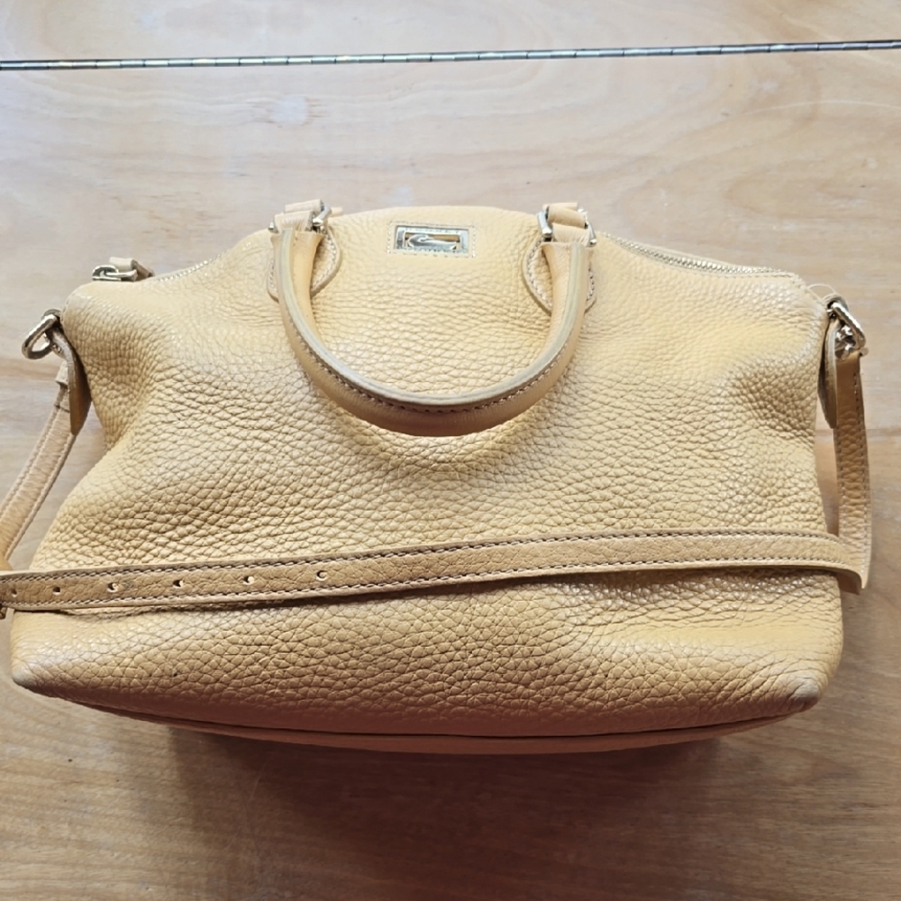 Dooney & Bourke Elegant Tan Pebbled Leather Handbag